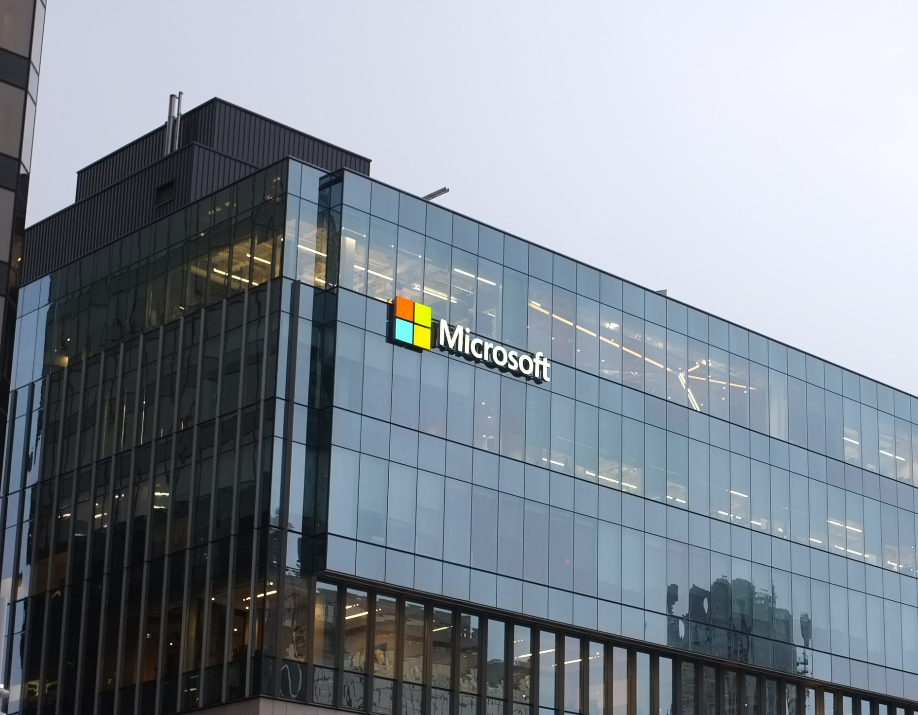 De Cronos Groep and Microsoft sign biggest Azure contract of its kind ...
